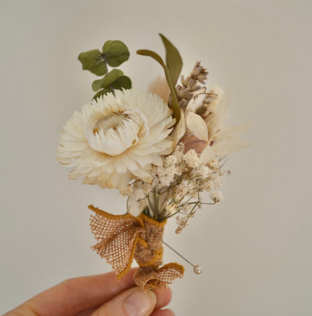 Devizes florists, devizes wedding florist, mother's day bouquet Devizes,  buttonhole, dried flowers, dried, flower, Devizes, florist, gifts, button holes